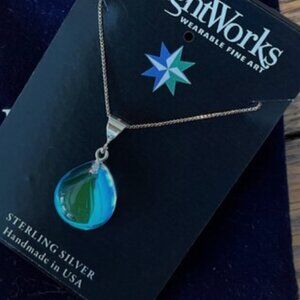 LEIGHTWORKS glass pendant w/sterling silver chain/new/beautiful/catches light